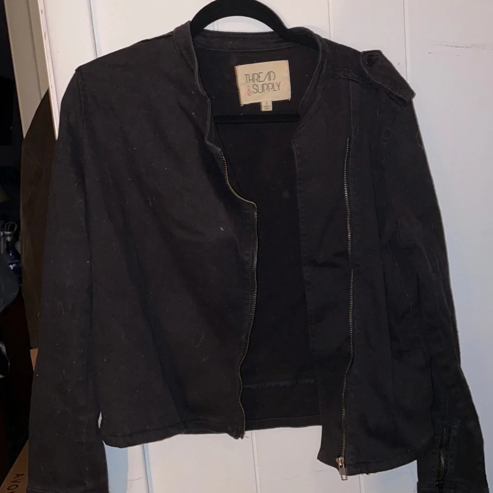 Small black jacket - Picture 1 of 2